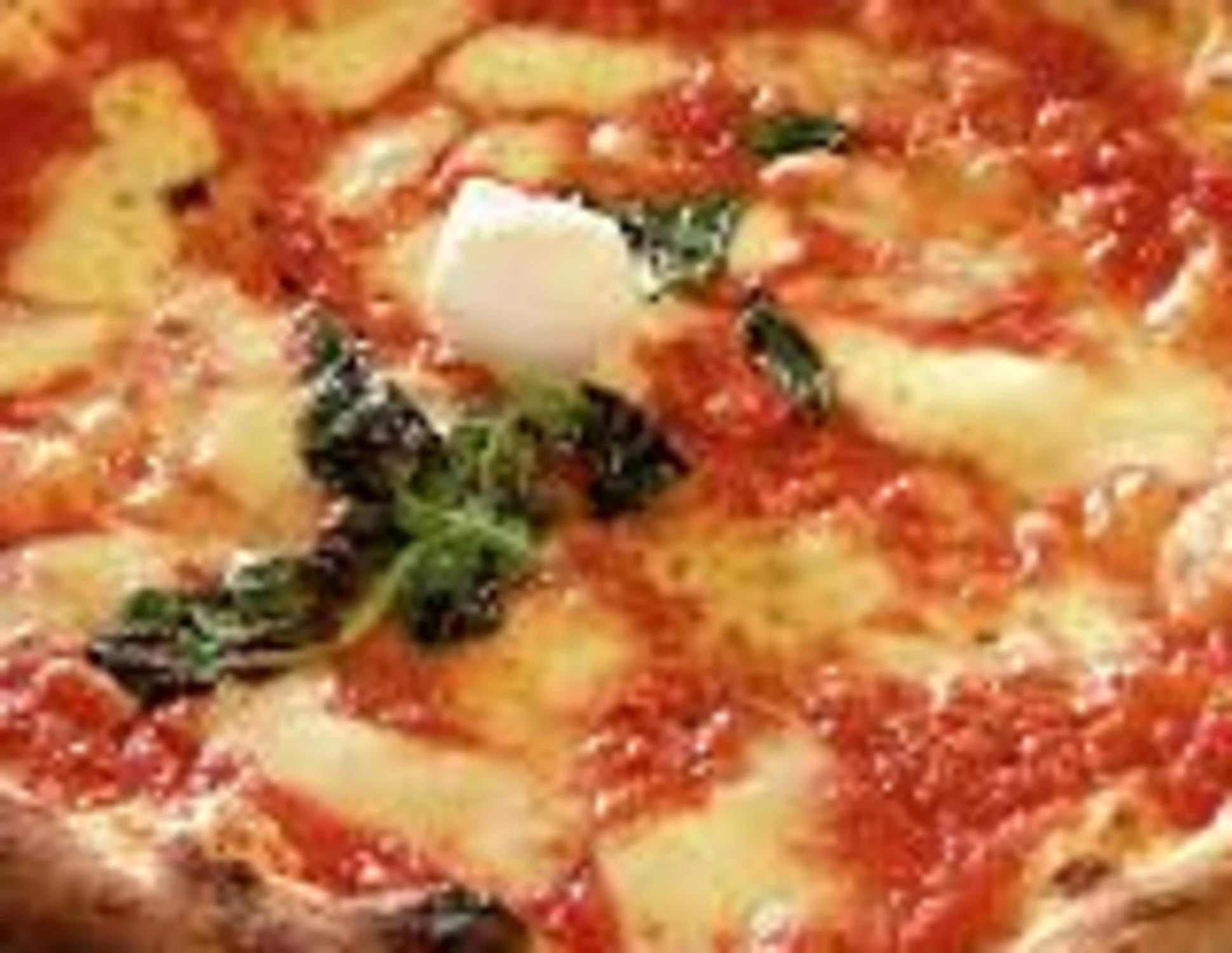 Eolie, mangiano la pizza in gita e finiscono in ospedale: cos'è successo
