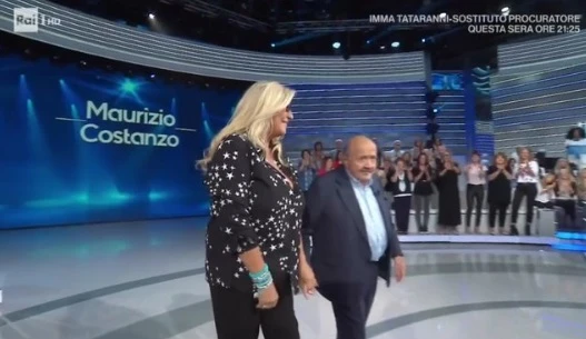 Domenica In, impensabile Mara Venier: entra in studio Maurizio Costanzo? Lei si presenta così: pazzesco