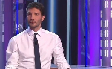 Affari Tuoi, incursione in studio: De Martino sconvolto