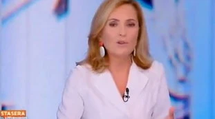 Barbara Palombelli a Stasera Italia: "La dignità di una persona è il lavoro, non la fila all'Inps per il reddito di cittadinanza"