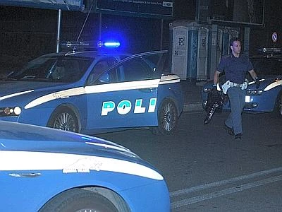 Agguato nella notte a Torre Annunziata: ucciso ragazzo di 22 anni, indaga la polizia
