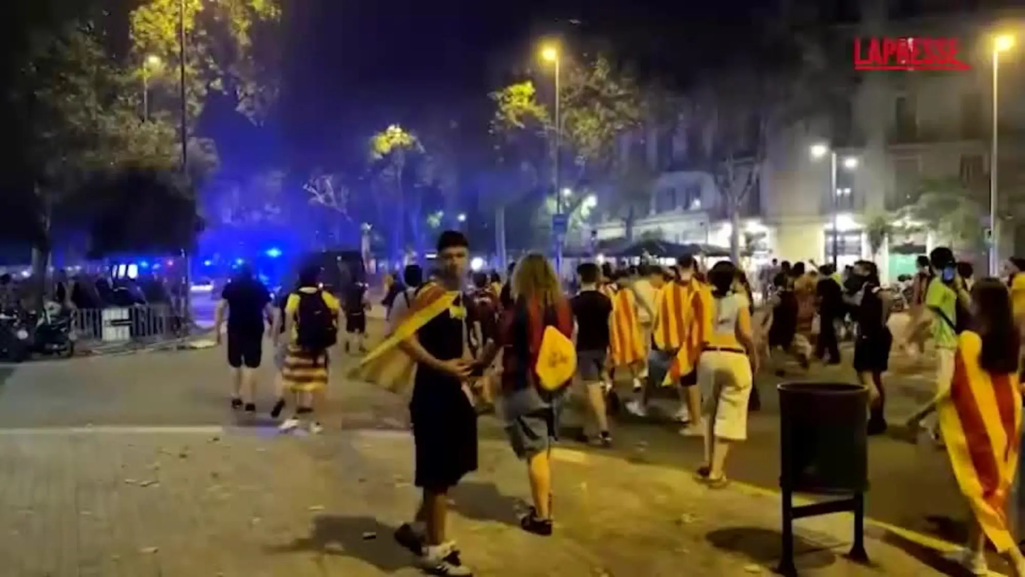 Barcellona, scontri tra separatisti catalani e polizia