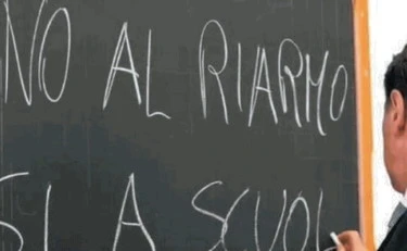Conte torna a scuola. Ma dovrebbe restarci