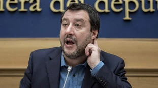 Coronavirus, sito Inps in tilt. Salvini: "Intervenire o finisce male..."