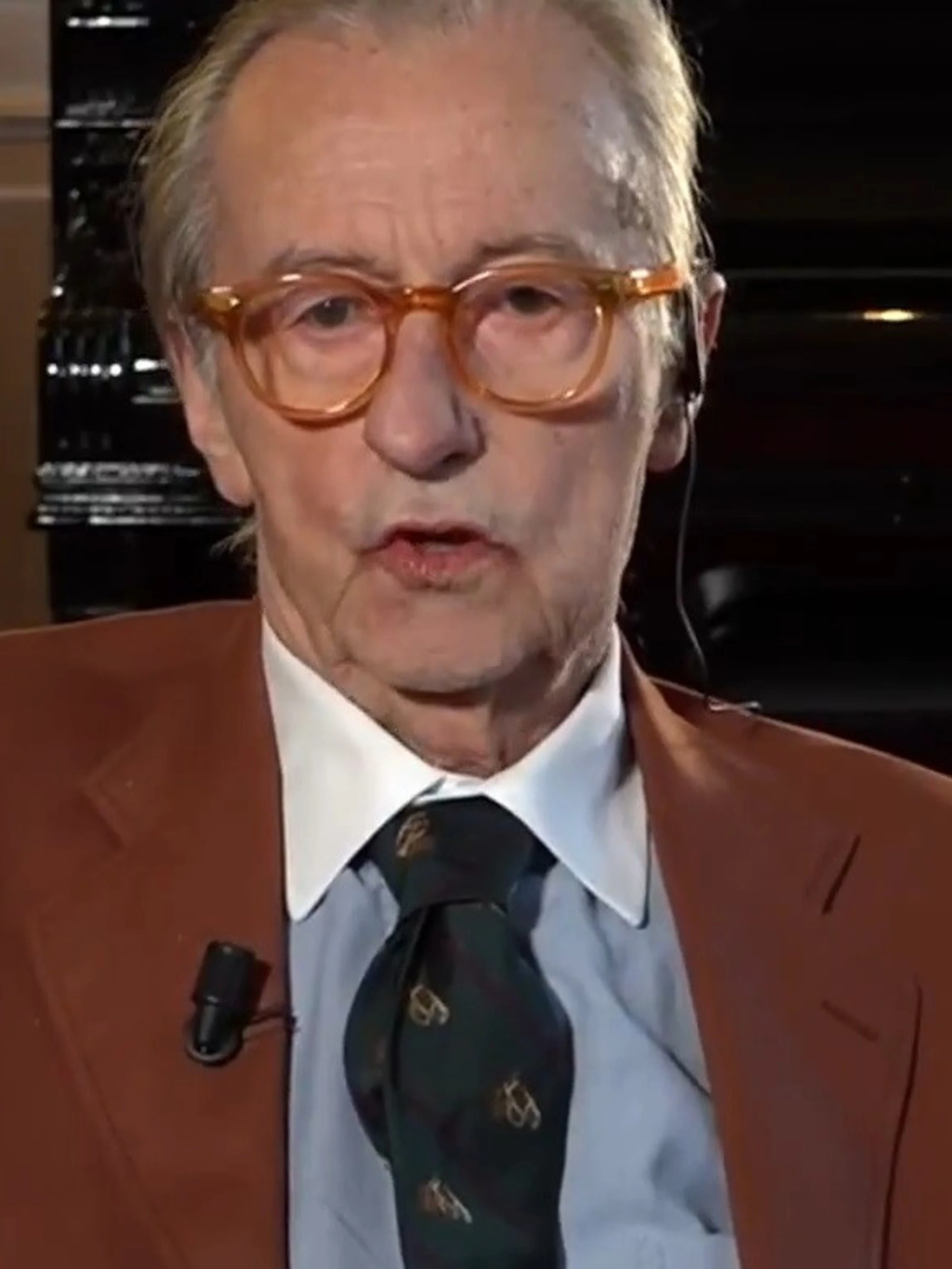 Vittorio Feltri a Fuori dal Coro: "Aggredito in pieno giorno da due balordi. Gli ho sferrato un cazzotto mostruoso"