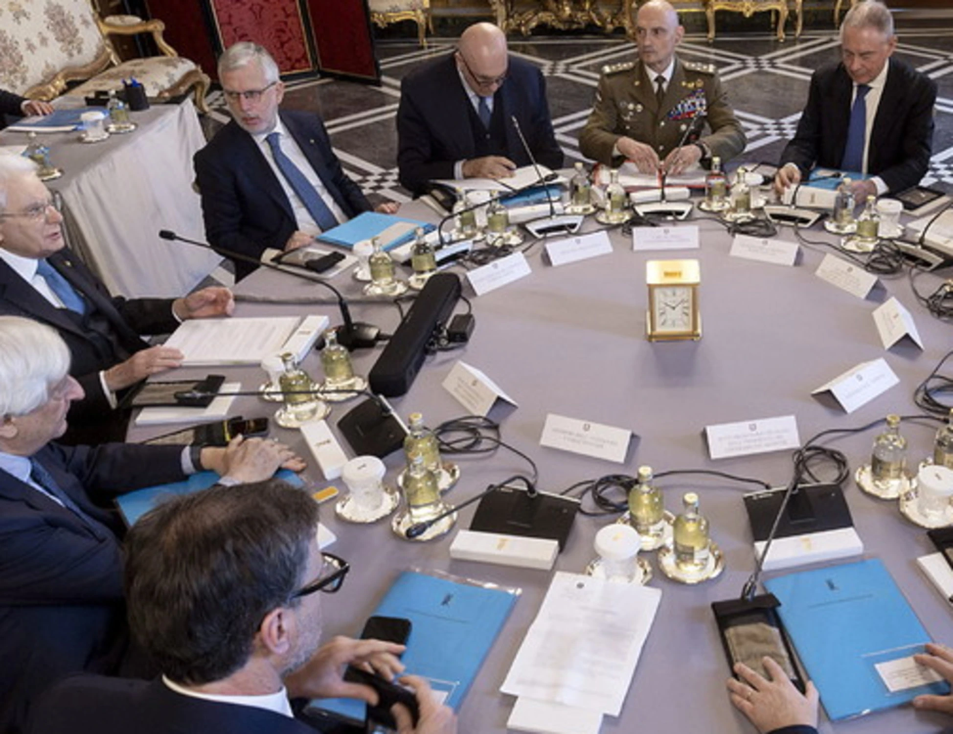 Consiglio supremo di difesa, i cellulari nelle "Faraday bag": ecco cosa sono