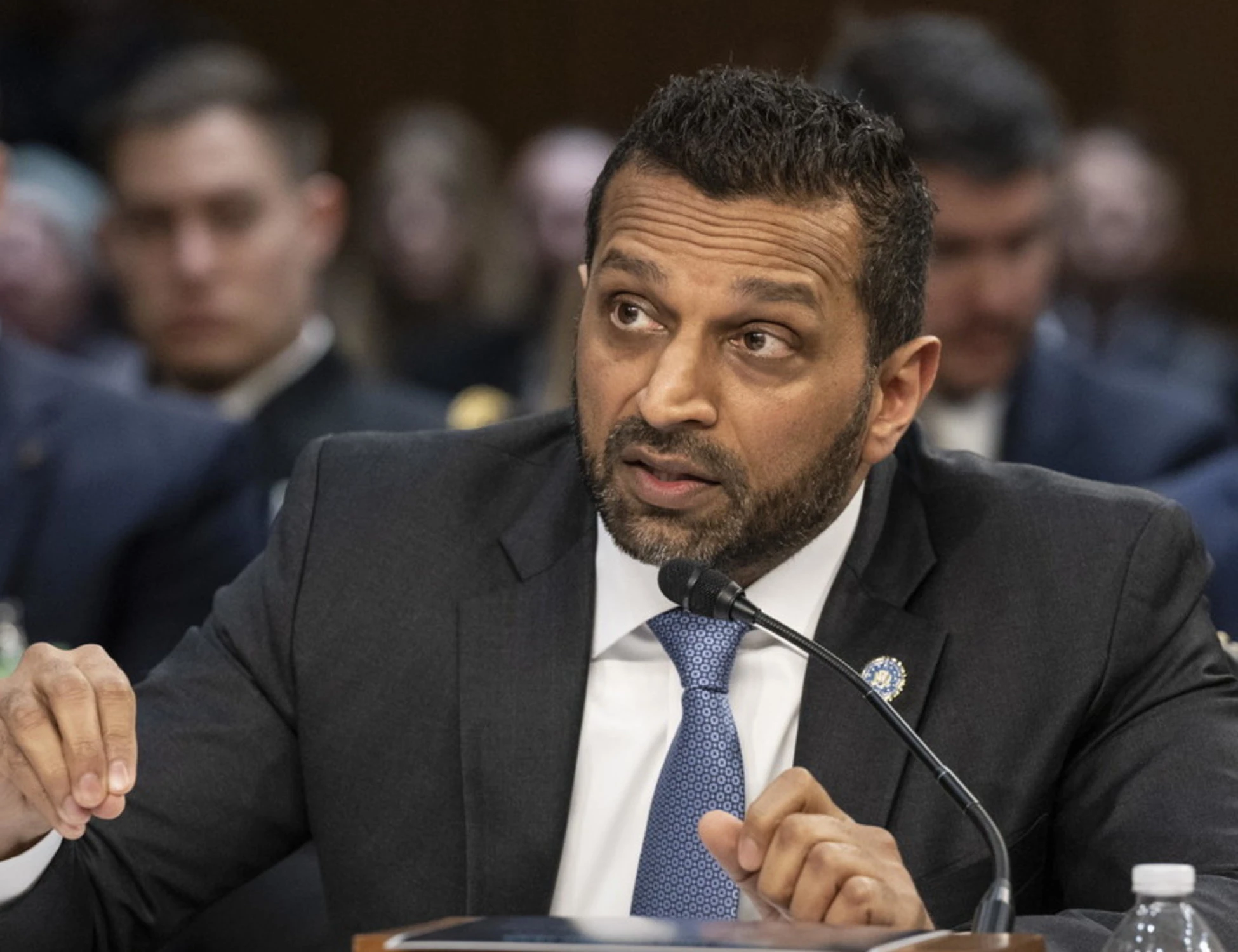 Kash Patel "non è riuscito a entrare nel pc e ha dato di matto". Alcol e nervi a pezzi, voci incontrollate sul capo dell'Fbi