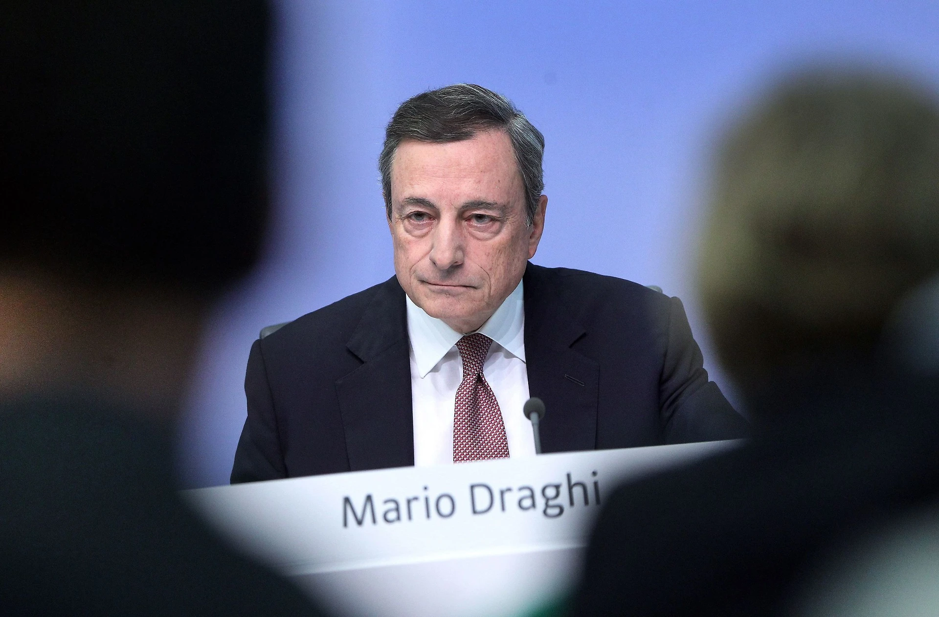 Golpe finanziario e spread, qui si mette male. Mario Draghi va da Sergio Mattarella, il retroscena da brividi