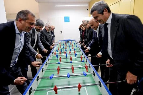 Roberto Fico, biliardino e gelati: la missione alla Casa di Vetro