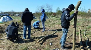 Pordenone, scoperti migranti stipendiati che ricevevano anche gli aiuti di Stato: quanto incassavano