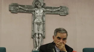 Le Iene, il caso del cardinale Becciu: "Dal Vaticano mezzo milione di euro per comprare borse", un documento esplosivo