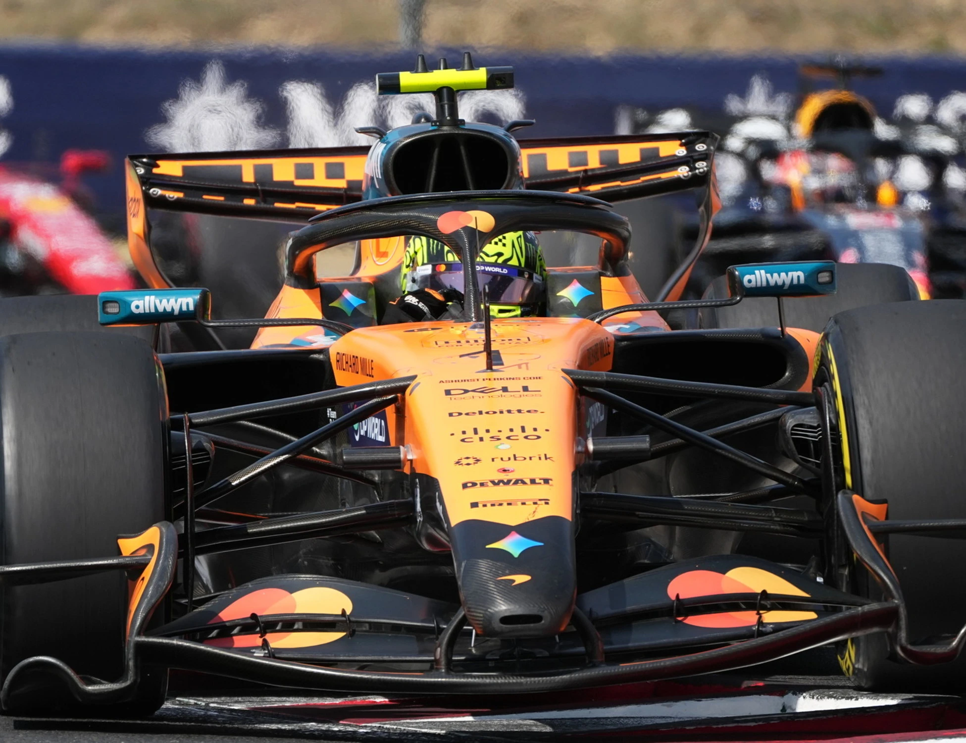 Gp Ungheria, trionfa Norris davanti a Verstappen e Kimi Antonelli: suicidio Ferrari