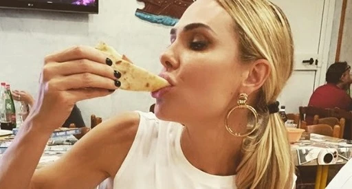 Ilary Blasi insultata da un hater per questa foto, figura da miserabile: attenzione al dettaglio