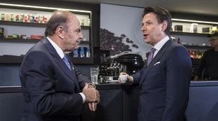 Bruno Vespa contro il governo di Giuseppe Conte: "Mai visto niente di simile". Pd e M5S "Palazzo Chigi in macerie"