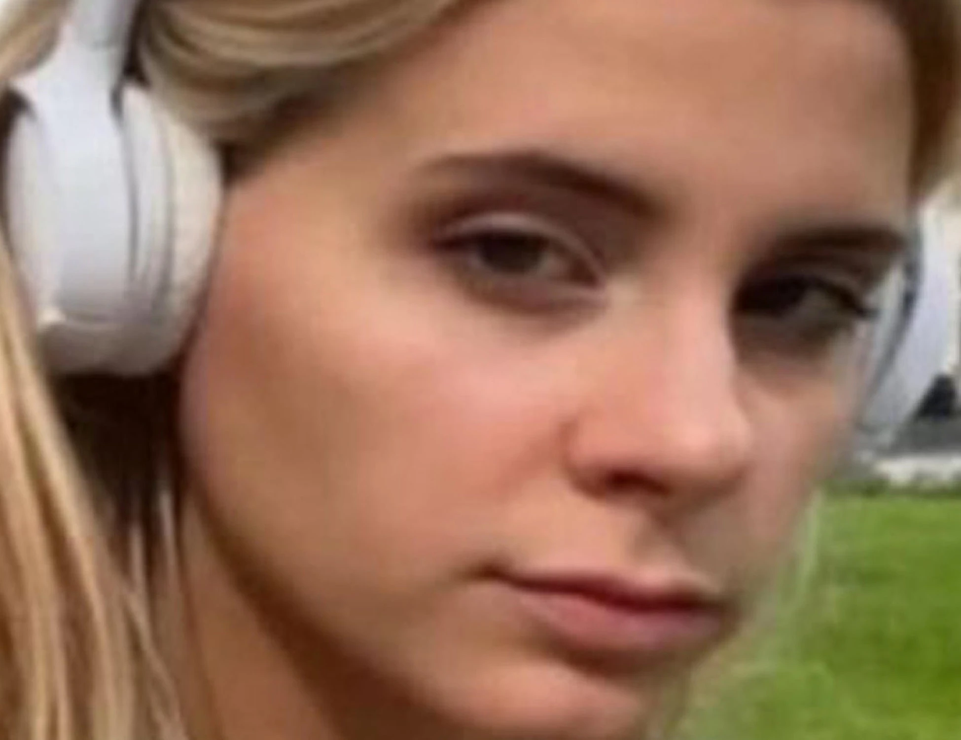 Annabella Martinelli è morta: trovata impiccata a un albero. Dramma e mistero