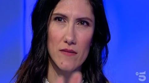 C'è posta per te, Elisa sente questa storia e scoppia in lacrime: "Ha vinto il sentimento e..."