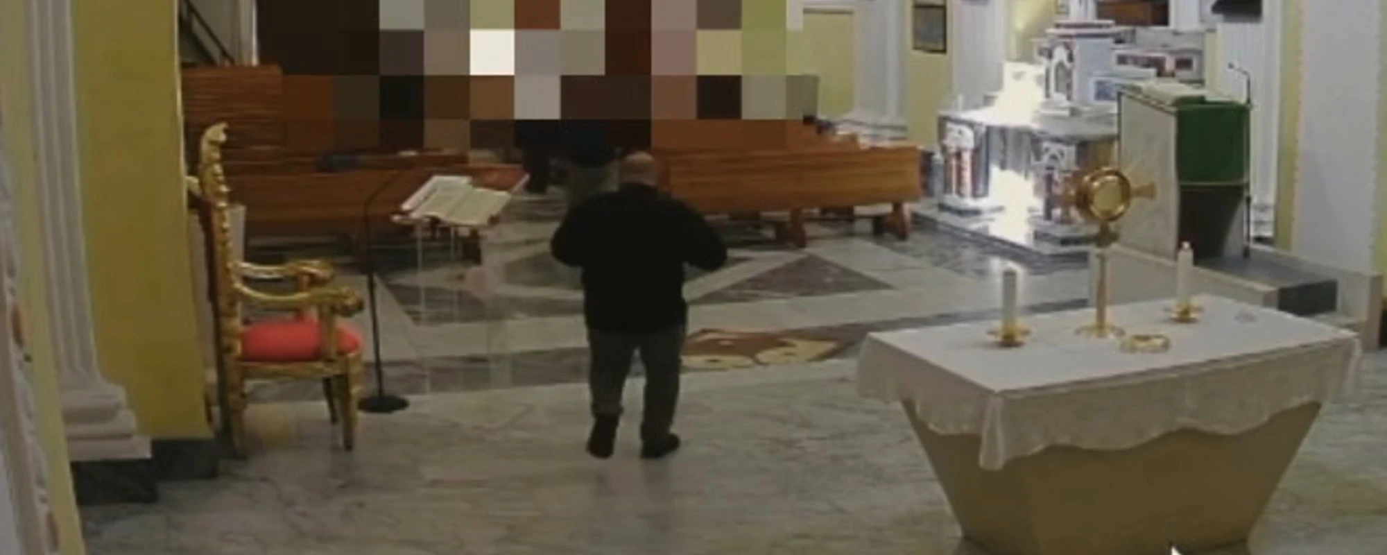 Accoltellato in chiesa: agguato choc al prete a Gela&nbsp;<span style="color: rgb(153, 0, 0);">Video</span>
