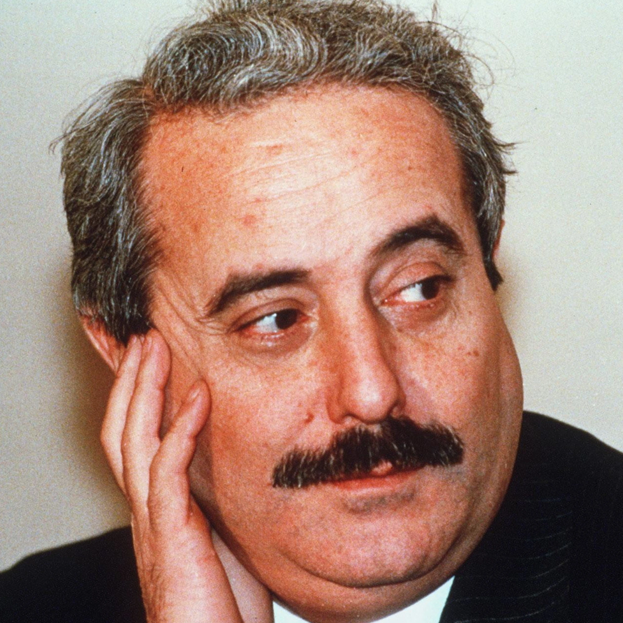 Chi evoca Falcone per "difendere" il Csm dimentica il passato