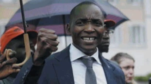 Soumahoro si sente Maignan: "Ululati in Parlamento". Ma è stato smentito