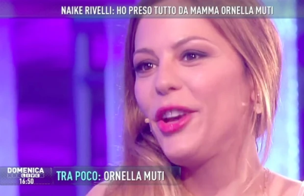 Barbara D'Urso, Naike Minelli la insulta: "Scempio di volgarità, non andrò mai più nel suo salotto"