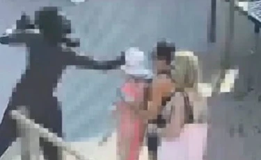 Castel Volturno, schiaffi a caso contro una donna: africano arrestato (e subito rilasciato)