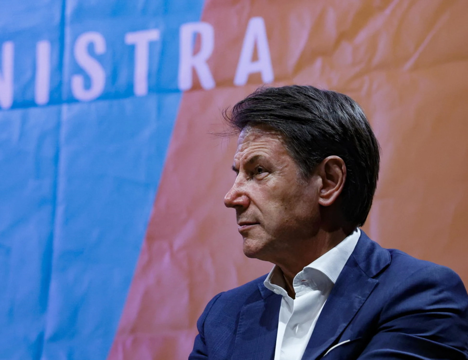 Giuseppe Conte, gli esplode il M5s in mano: "No al Pd", chi va via