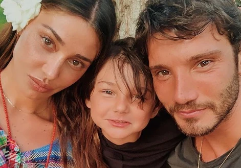 Belen Rodriguez e Stefano De Martino più affiatati che mai, il messaggio di lei: "Niente di più bello"