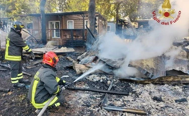 Peschiera del Garda, incendio nel campeggio: terrore puro