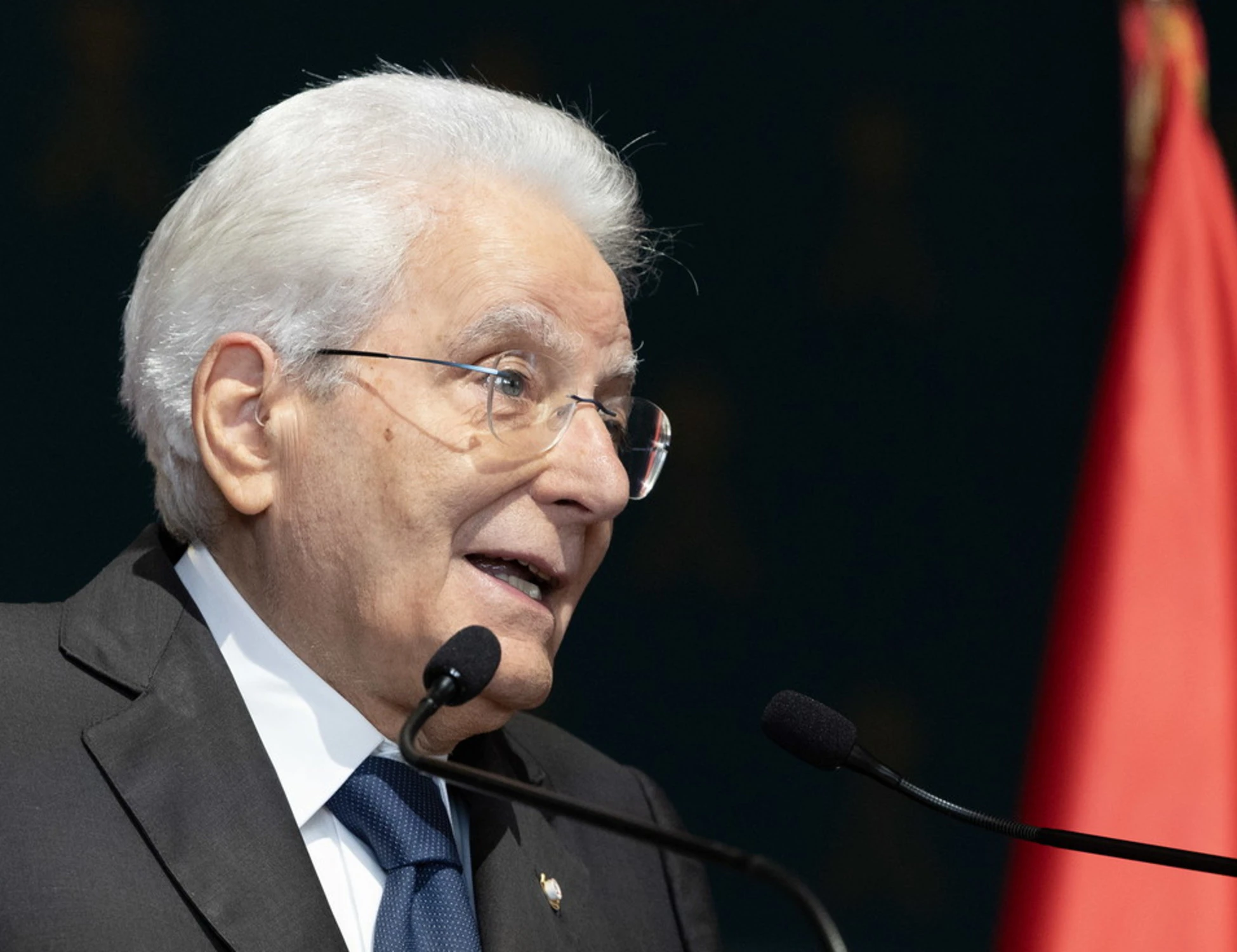 Sergio Mattarella, l'appello: "Tempi tumultuosi, ai giovani non ci si può rivolgere con indifferenza"
