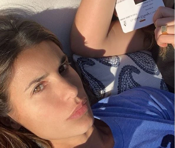 Elisabetta Canalis, la foto che fa il giro d'Italia: "Questo lo spiego agli stranieri", un'amarissima verità