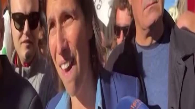 https://media.liberoquotidiano.it/qk9BvJEA3pzBb3iryGpyNTJLex0xgOIY87ONVPq_oJ4/width:800/quality:90/aW1hZ2VzLzIwMjUvMTAvMDMvMDkzMjUwNTUxLWJhZDlkZGVkLTI1NGEtNDg2NC1iMWIwLTgyNzlmMTIzMTRlYy5qcGc.webp