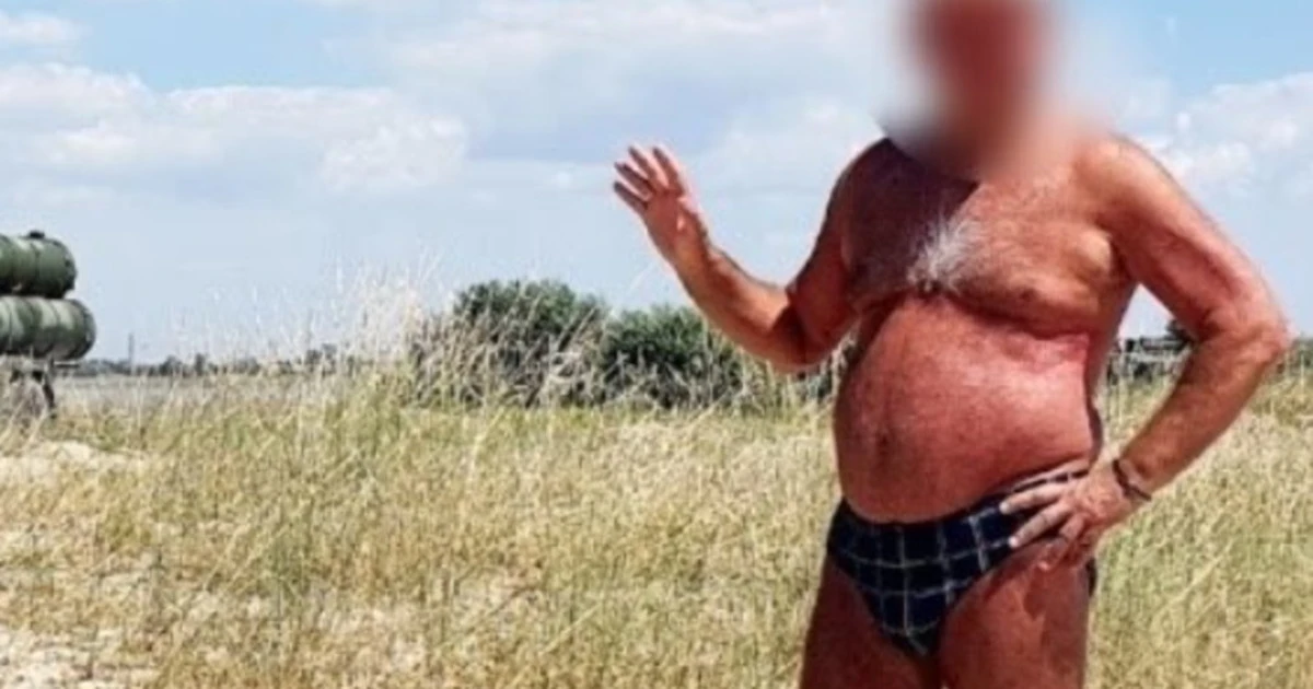 Crimea, la foto del turista russo? Sullo sfondo c'è il lanciarazzi di Putin