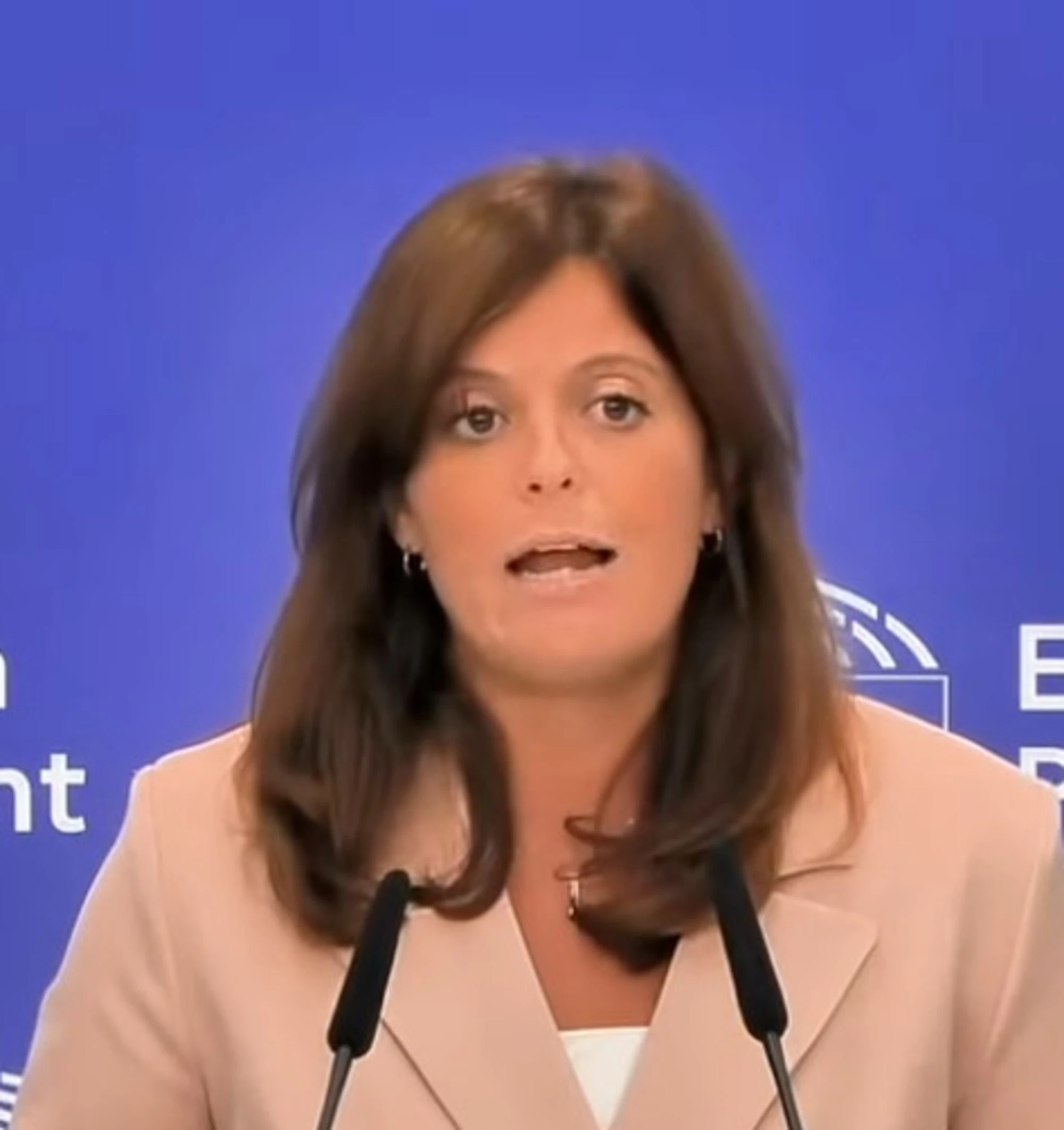 Ilaria Salis disperata, il retroscena: come cerca di ottenere i voti per salvarsi