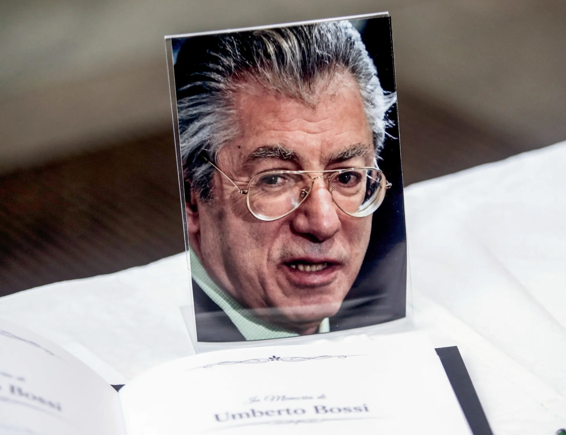 Leggi l'articolo: "Razzista!": minuto di silenzio? Vergogna-sinistra contro Bossi