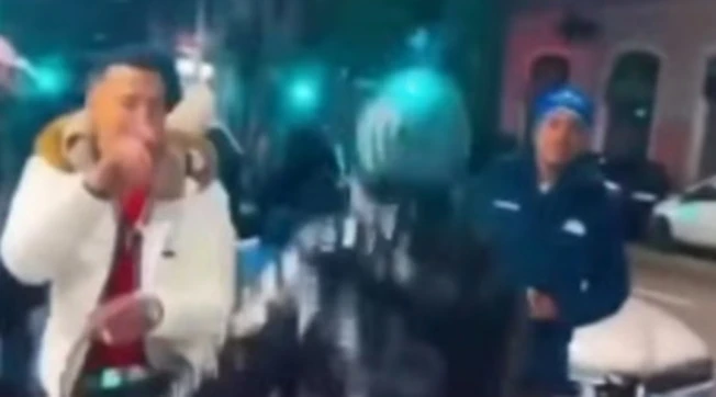 Milano, l'ultima trovata dei maranza: ecco la "danza del coltello", scoppia il caso