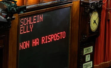 Sigonella, Elly Schlein all'assalto: "Conferma le nostre preoccupazioni, Meloni in parlamento"