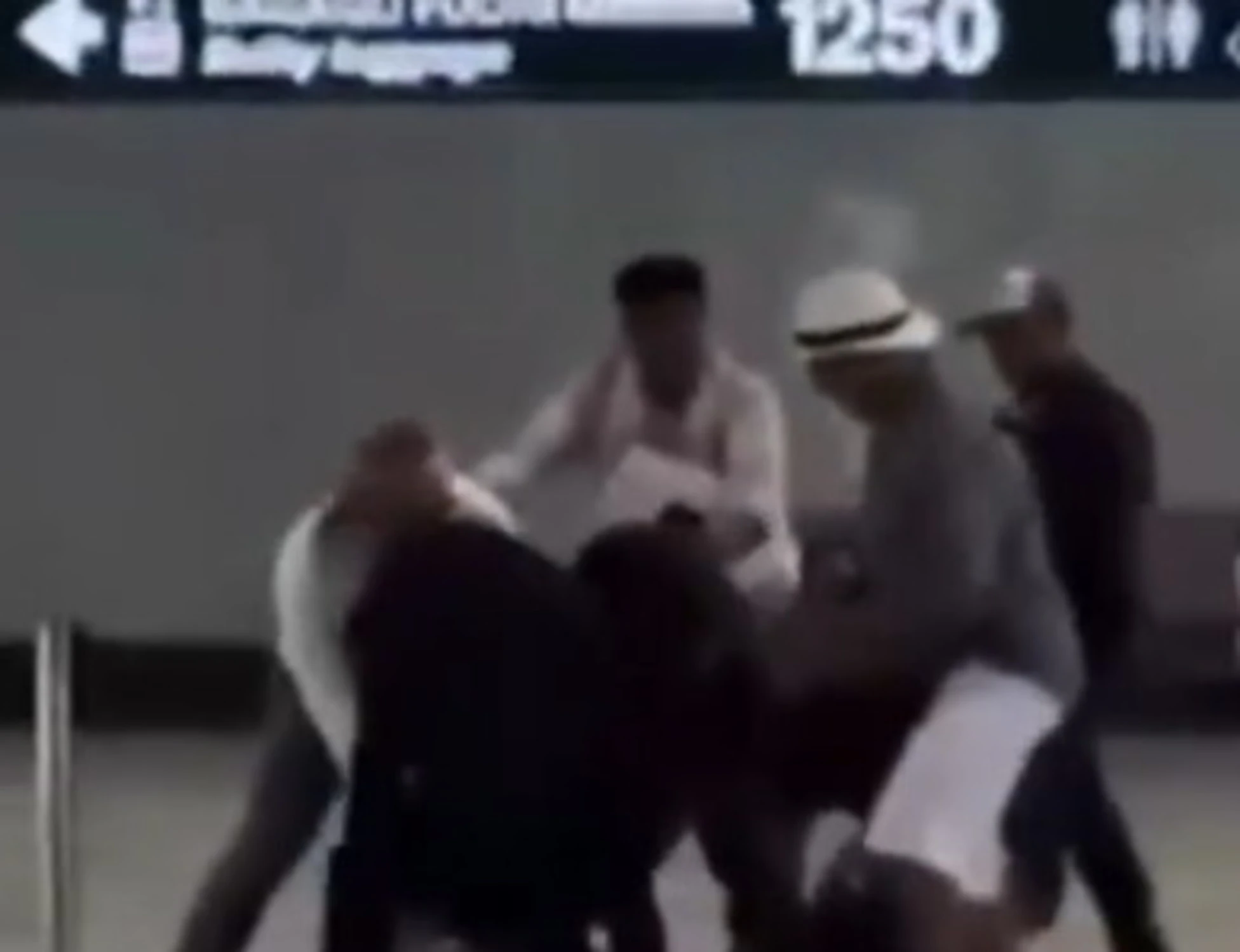 Il maliano di Malpensa in fuga: bloccato cos&igrave; <span style="color: rgb(153, 0, 0);">Video</span>