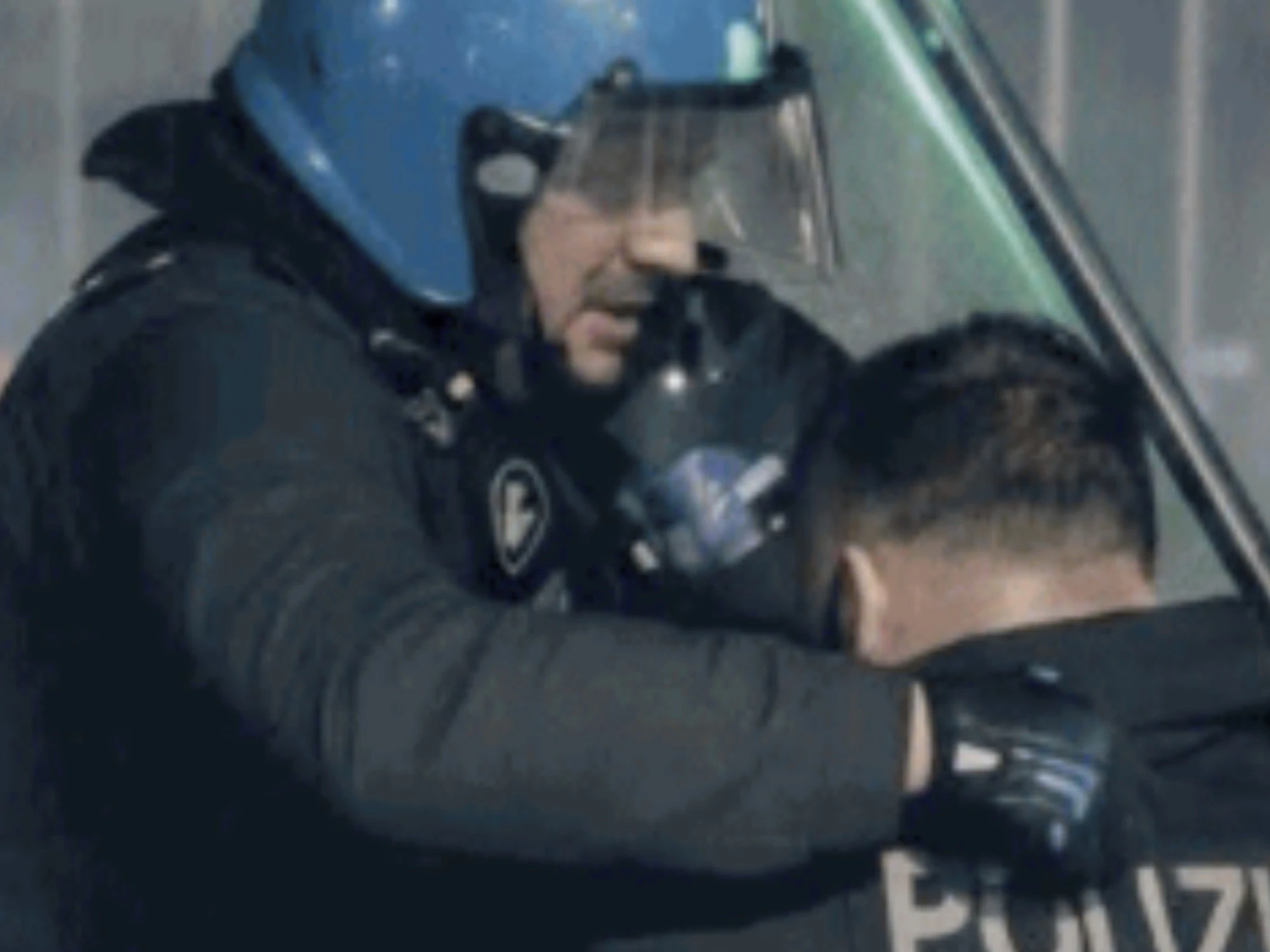 La strategia del caos dei "bravi ragazzi"