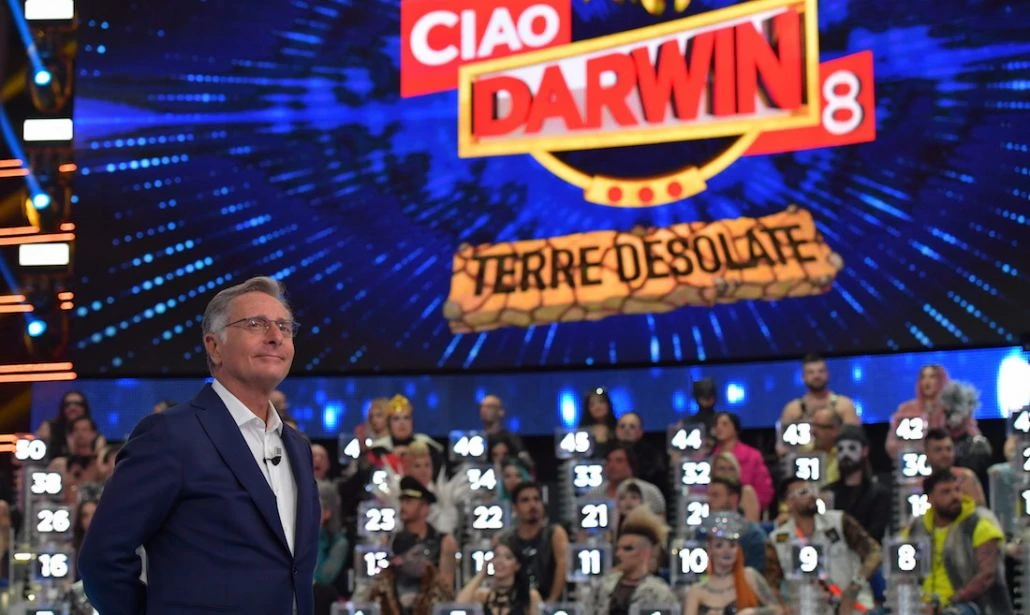 Ciao Darwin contro la Corrida, drammatico dubbio dal cuore Mediaset: "C'è da domandarsi se..."