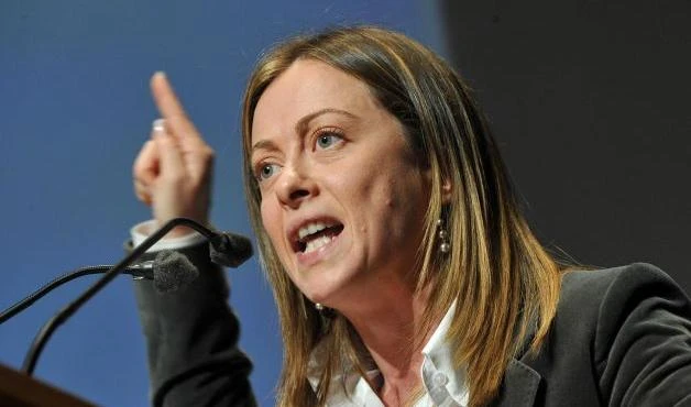 I delusi Crosetto e Meloni: domenica manifestazione a Roma