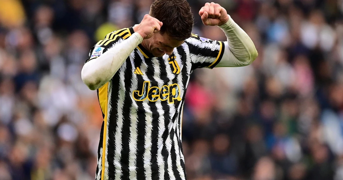 Juventus, Vlahovic e il gesto su Allegri: occhiataccia, lo spogliatoio è una polveriera