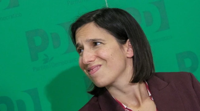 Elly Schlein vuole sciogliere le Camere? Sbugiardata da Capezzone