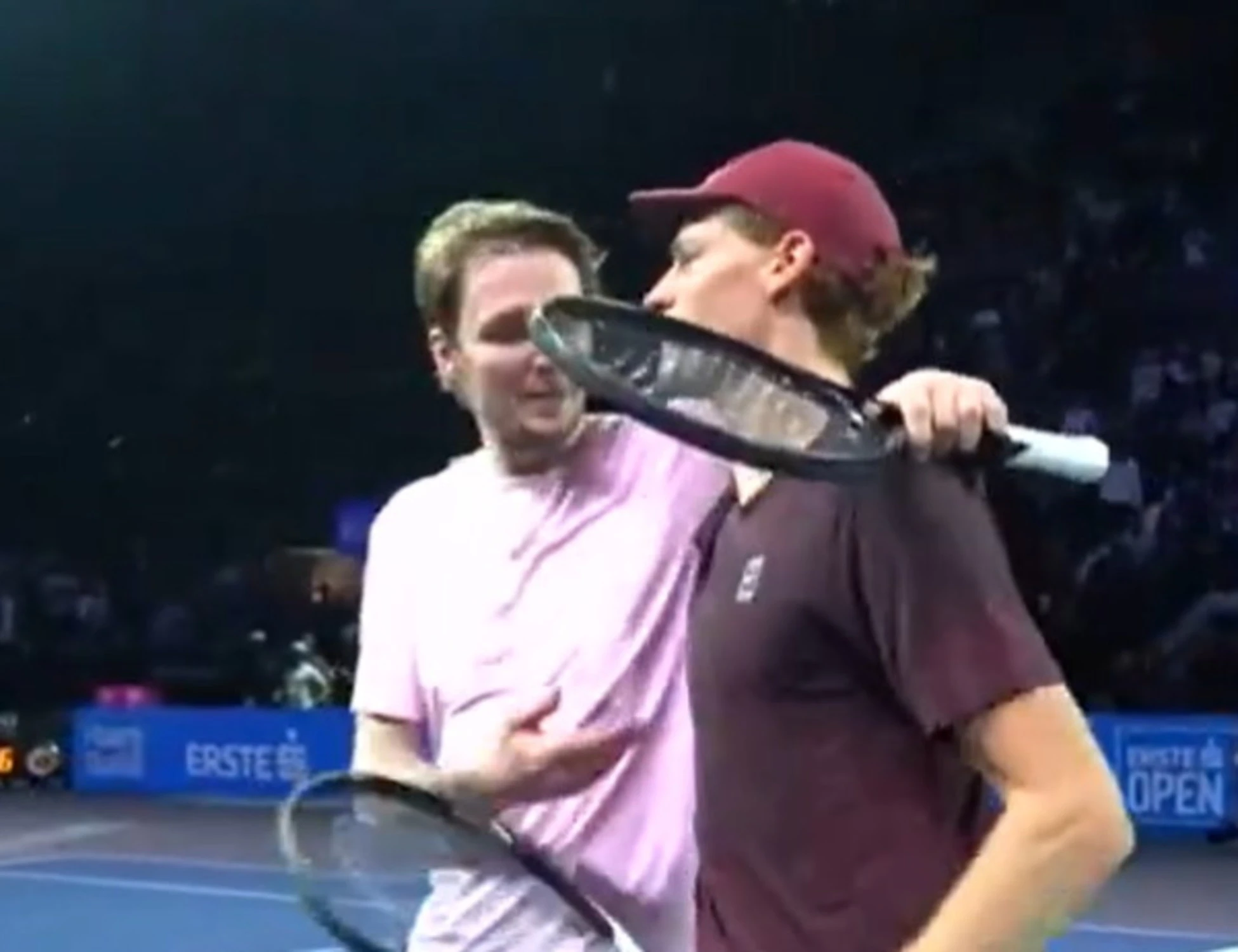 Jannik Sinner smascherato da Bublik: "Com'è fuori dal campo"