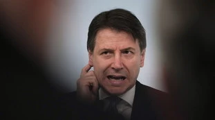 Sondaggio di Termometro Politico, gli italiani non si fidano di Giuseppe Conte: il 55,7 per cento nutre solo giudizi negativi