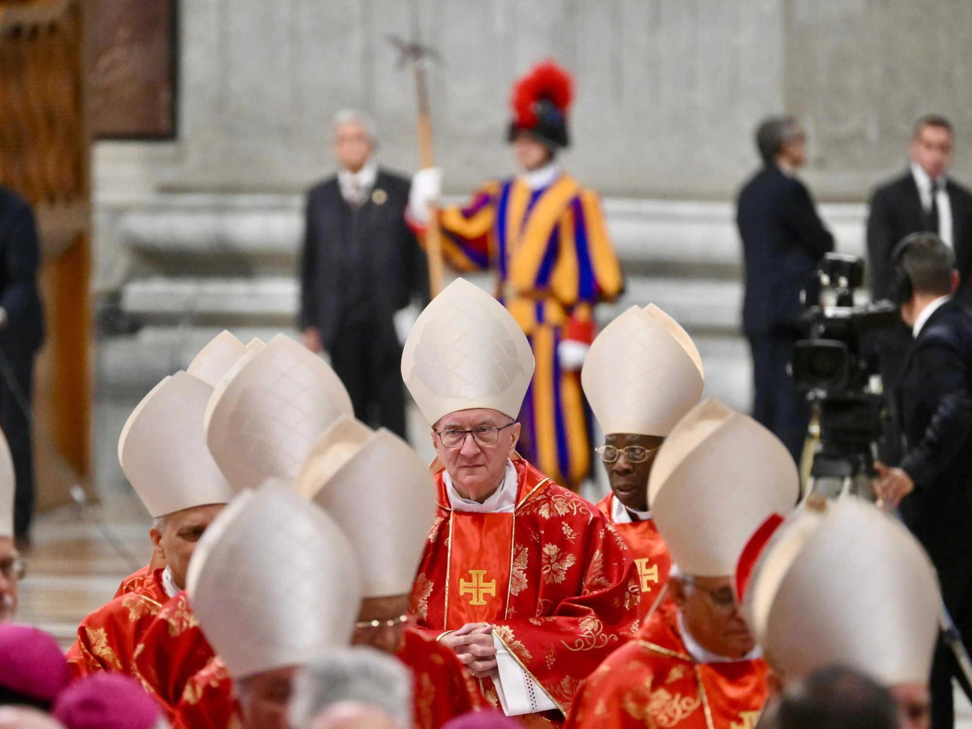 Pietro Parolin gela Schlein e Landini: "Non vado a votare"