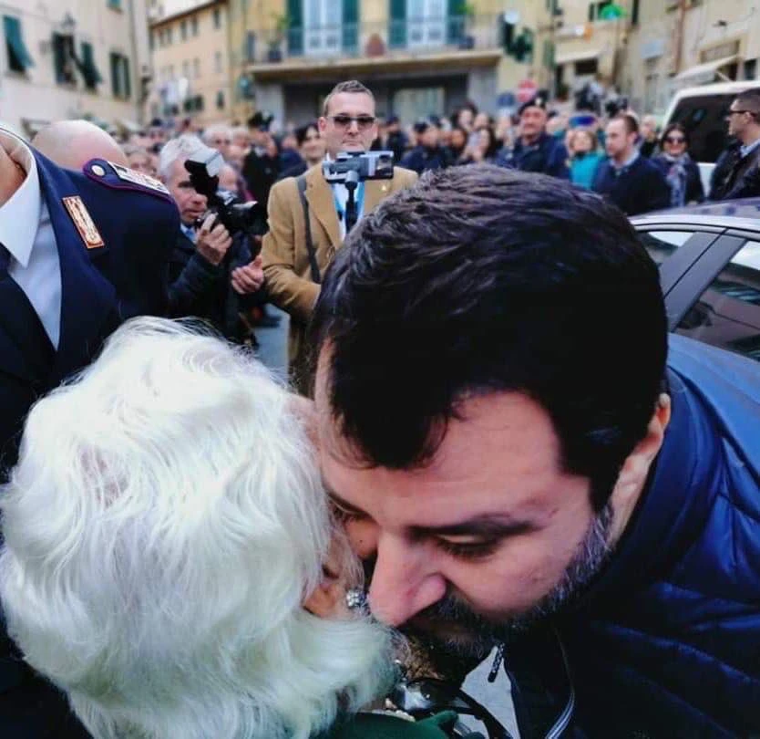 Matteo Salvini: "I sondaggi che contano sono questi". E pubblica questa foto
