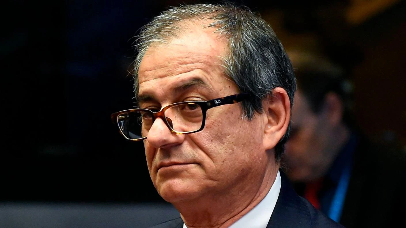 Giovanni Tria teme lo spread: "Se superiamo 400, la legge Fornero e il reddito saranno rimandati di tre mesi"