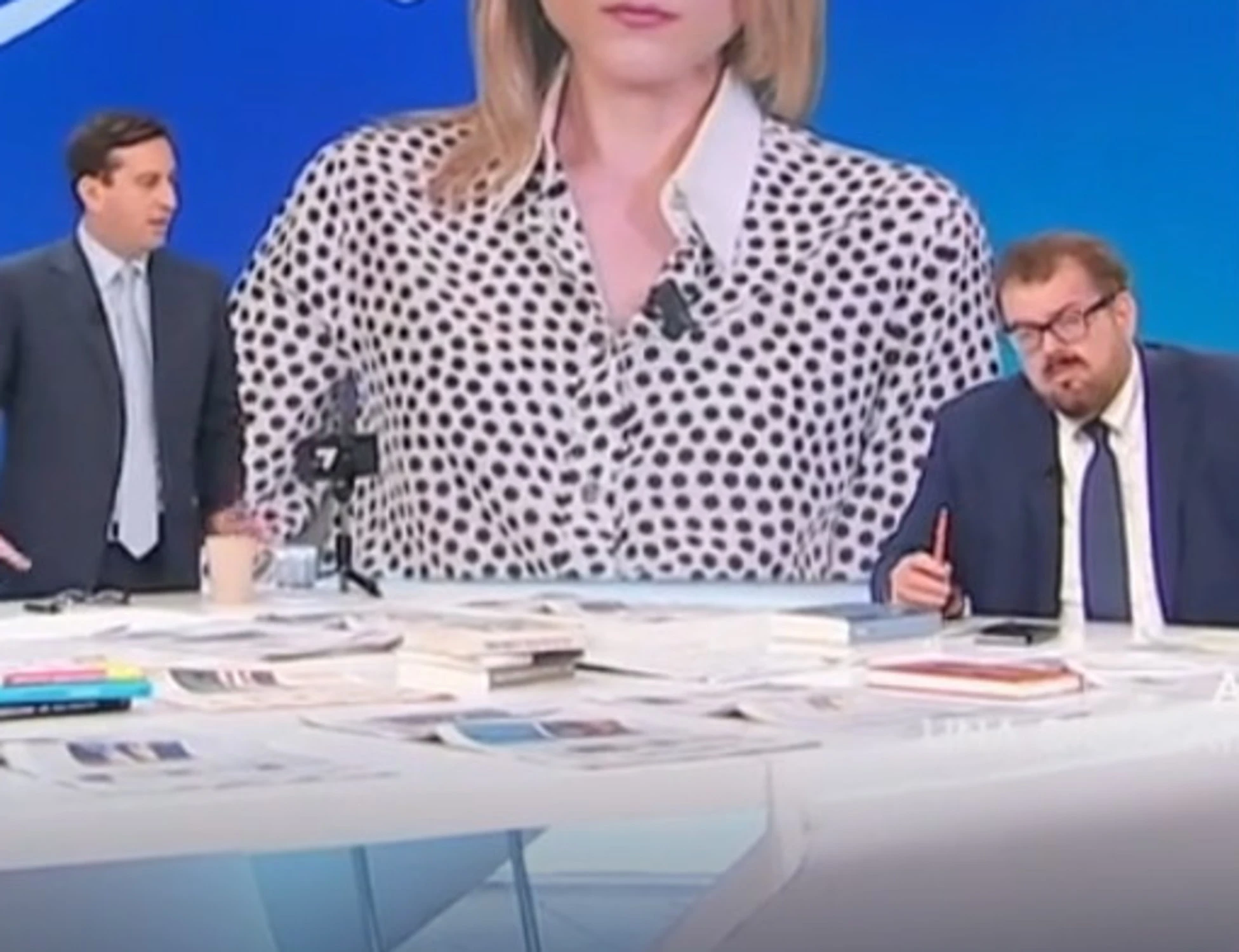 L'Aria Che Tira, battibecco Parenzo-Crespi: "Silenzioso", "La tua risposta? Tienitela"