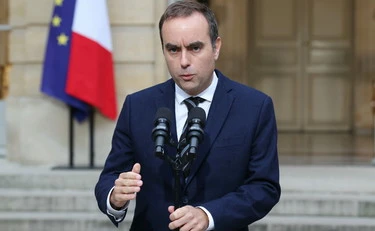 https://media.liberoquotidiano.it/qx1ywgAoeOG6SuzlxVNMOhSKfGrKQO9Hza0myPO92Bo/width:800/quality:90/aW1hZ2VzLzIwMjUvMTAvMDYvMDc1NDQzNzkyLWQ5YzA4ZWViLWE0M2UtNGM0ZC05MzkwLTA4MTk5ZTAyYmUzYi5qcGc.webp