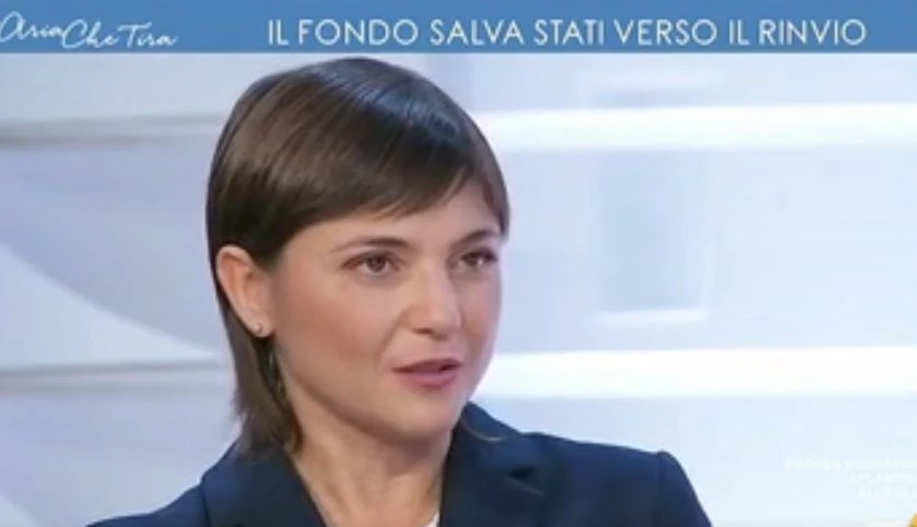 Debora Serracchiani e Ignazio La Russa, piddina fulminata in diretta: "Ridi sotto i baffi. Paura eh?"